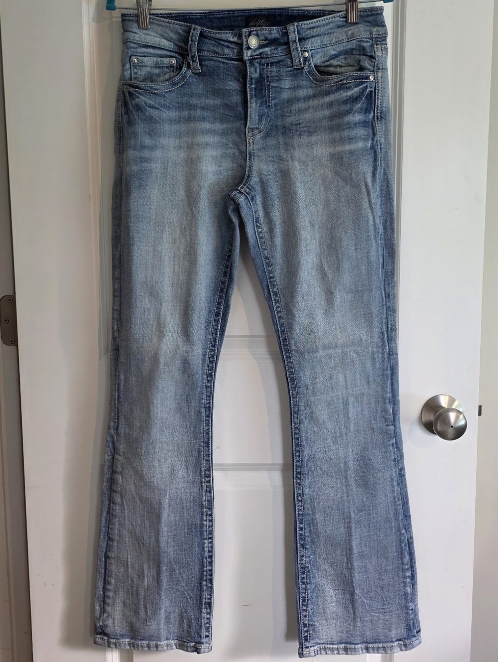 Daytrip Mila Light Wash Mid Rise Women's Bootcut Jeans Vintage Classic Style
